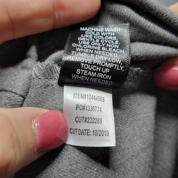 Torrid Grey Denim Daisy Embroidered Button Front Classic Fit Shirt Size 1/US XL - Picture 7 of 7